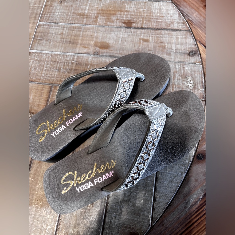 Skechers Women's Gray Beaded Yoga Foam Flip Flops